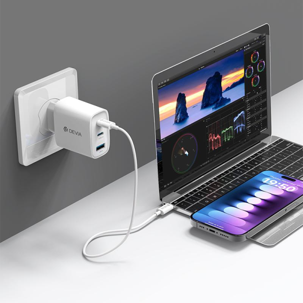 Kit Cargador Devia 65W GaN Carga Rápida 3 Puertos mas Cable C a C